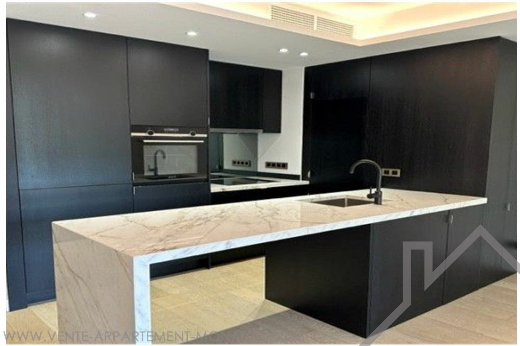 Beautiful 2 rooms in the heart of Fontvieille Properties for sale in