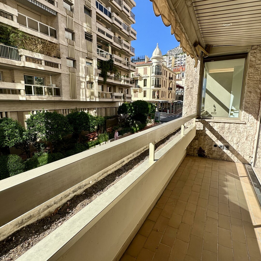 Renovated modern 2-Bed/2-Bath | Parking | Condamine - Properties for sale in Monaco