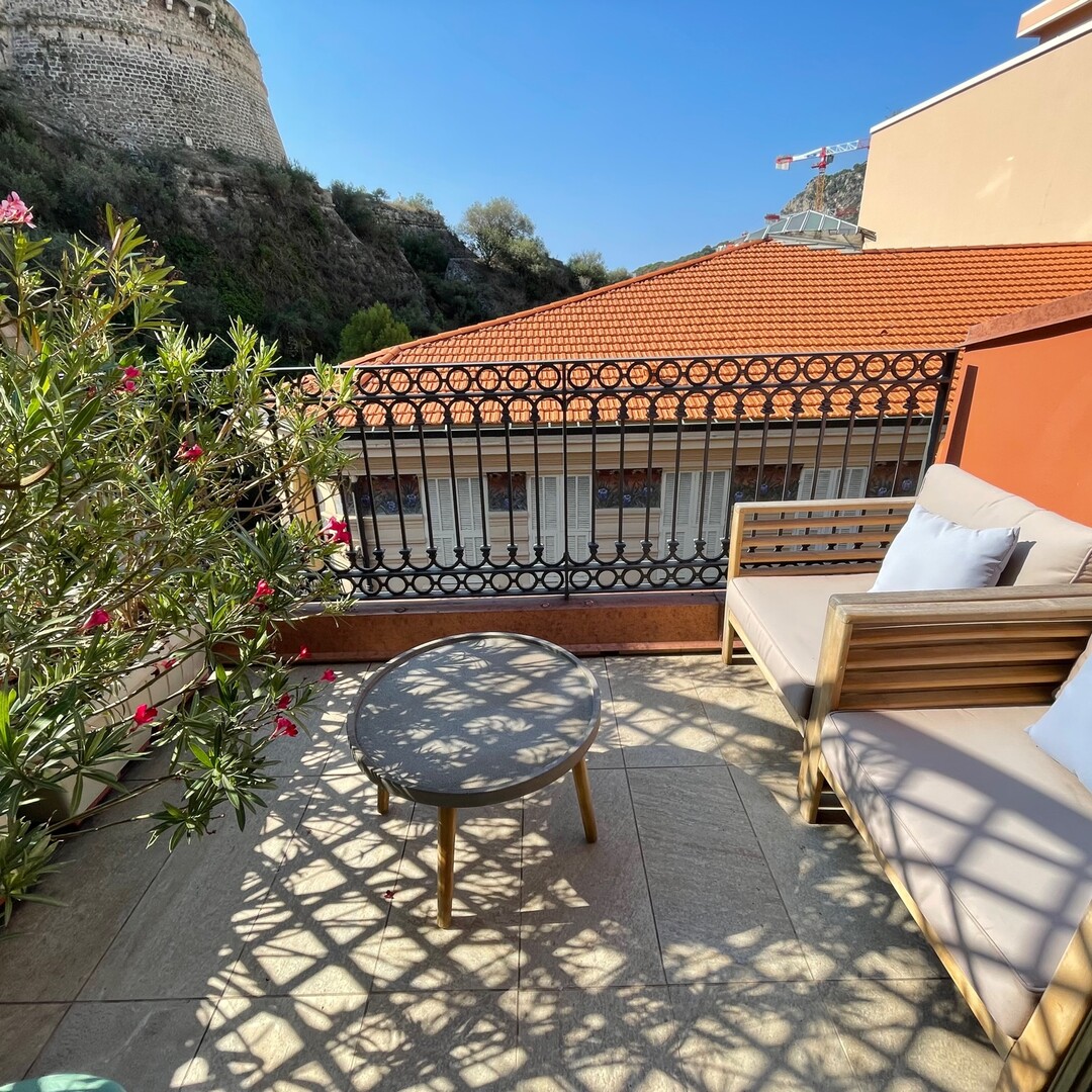 Place d'Armes  /  Charmant 2 pièces avec belle hauteur sous plafond et terrasse - Properties for sale in Monaco
