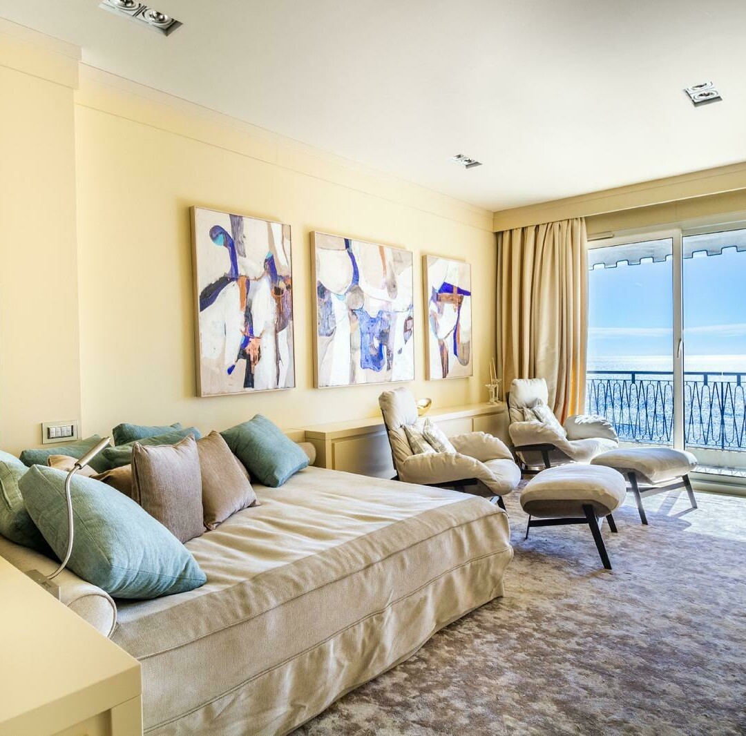 Overlookinng the Place des Moulins - Properties for sale in Monaco