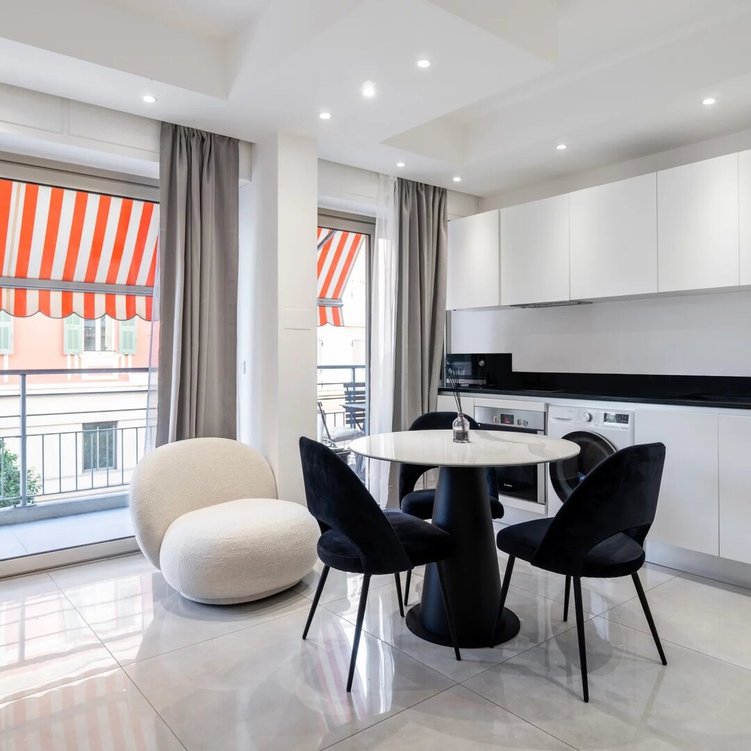 PETREL- Renovated 3-Room Flat - Properties for sale in Monaco
