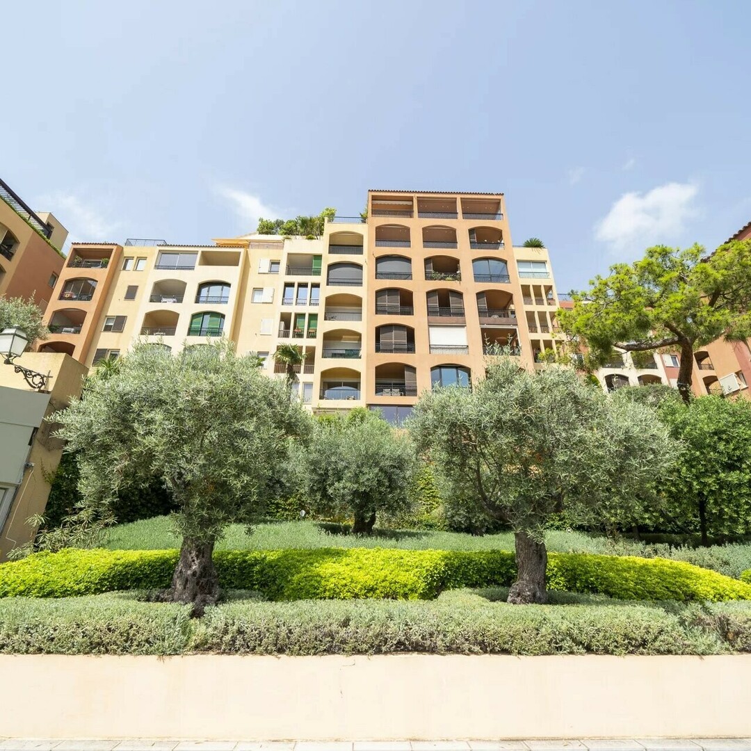 Large office with beautiful display case - Properties for sale in Monaco