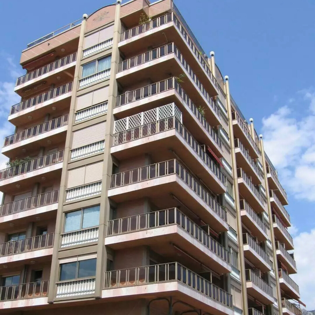 LARGE PARKING SPACE IN A LUXURY BUILDING - Properties for sale in Monaco