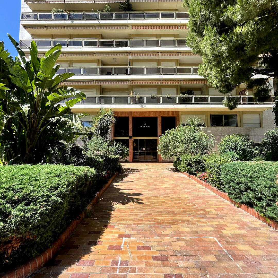 3/4 ROOMS TO RENOVATE - Properties for sale in Monaco