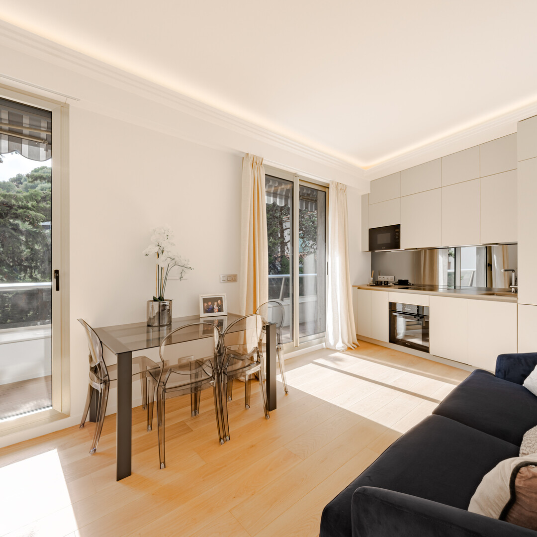 CHARMING RENOVATED 2-BEDROOM APARTMENT - Properties for sale in Monaco