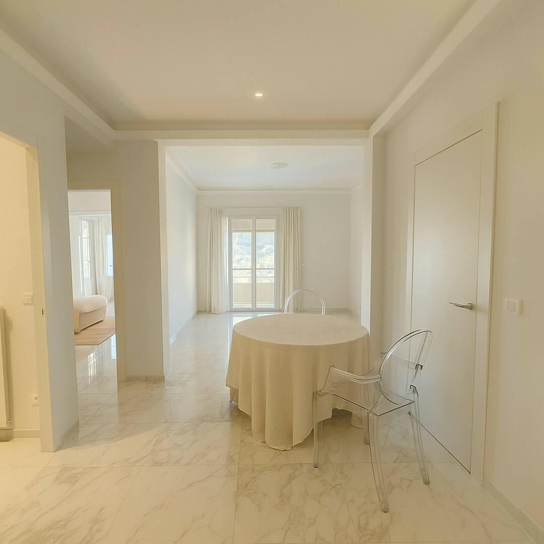 Elegant renovated 2-room apartment in a bourgeois building