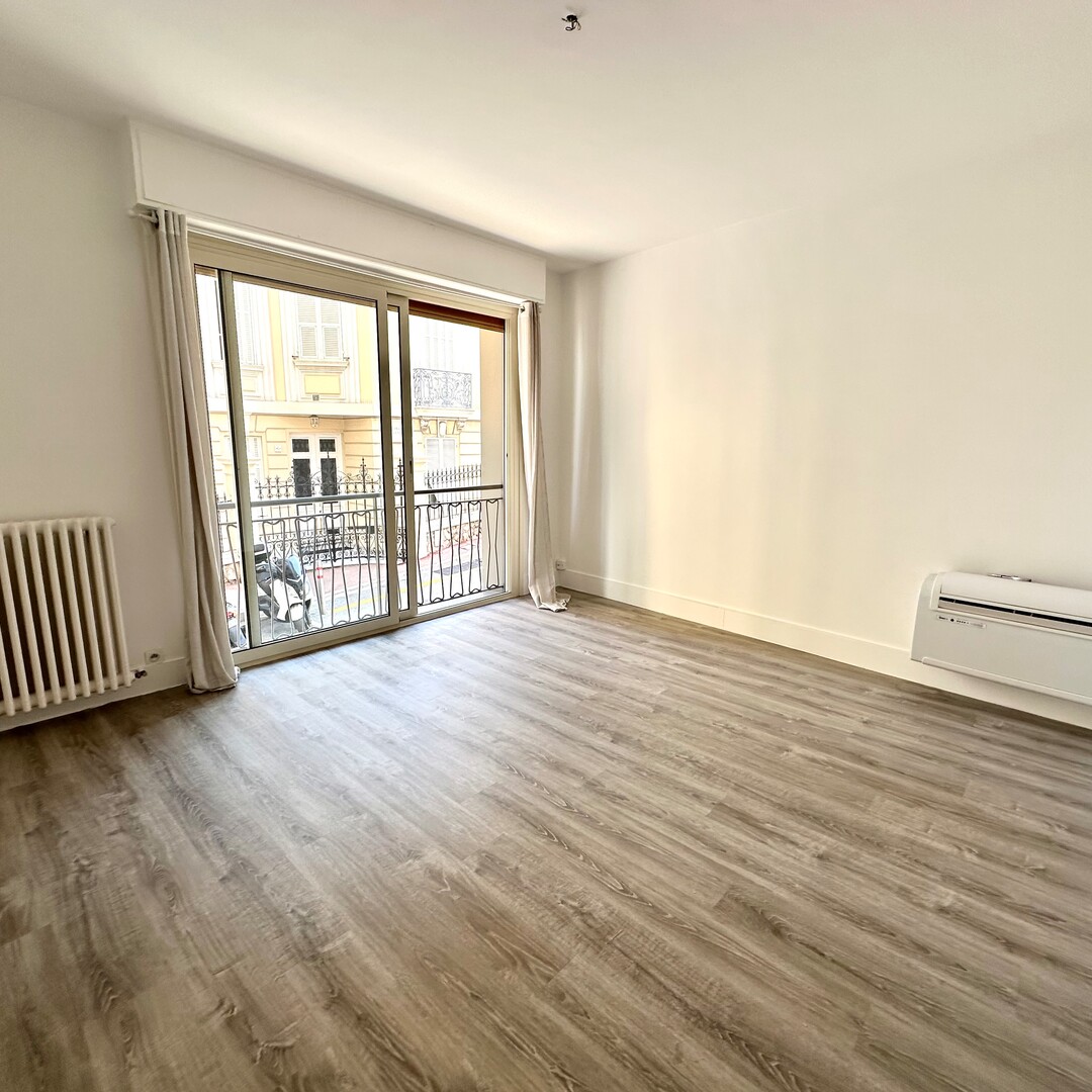 BRABANT: 3 PIECES - VERY GOOD CONDITION