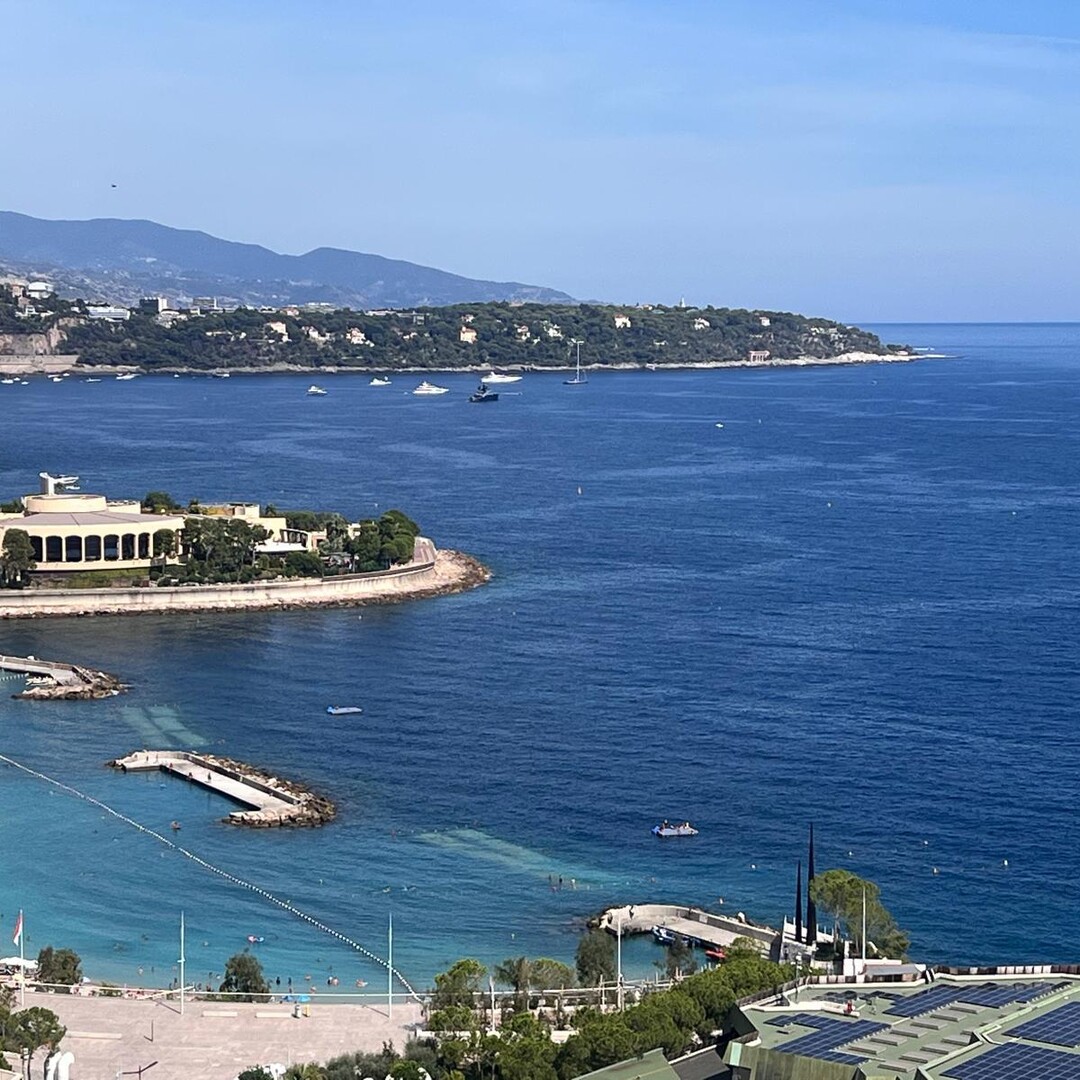 Exceptional Rooftop & Jacuzzi – Unique 2-Bedroom Residence, Boulevard des Moulins