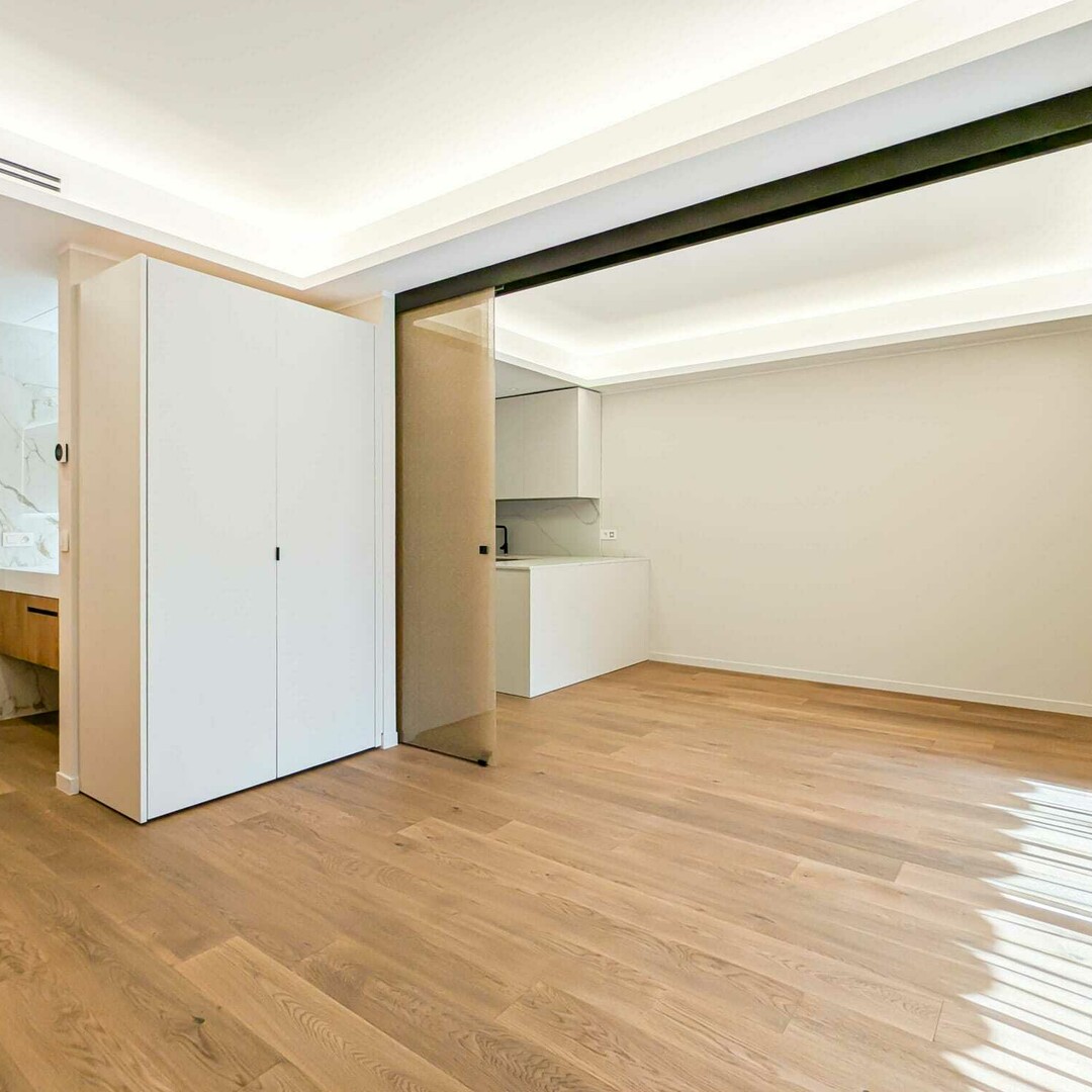 NEAR CASINO / LES OLIVIERS / 2 ROOMS WITH SIDE SEA VIEW