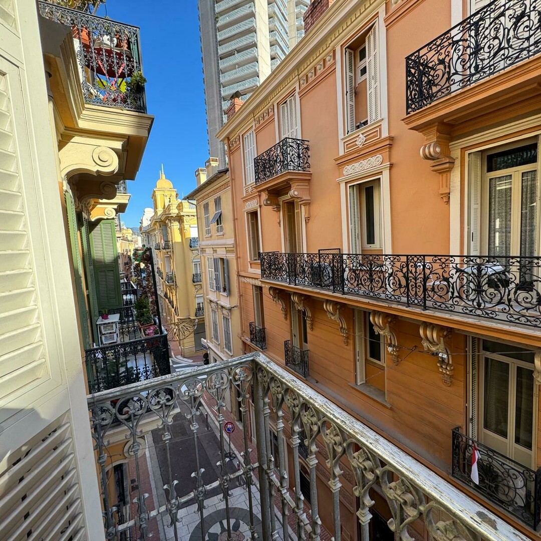 MONTE CARLO / FLOWER DISTRICT / 3 ROOMS