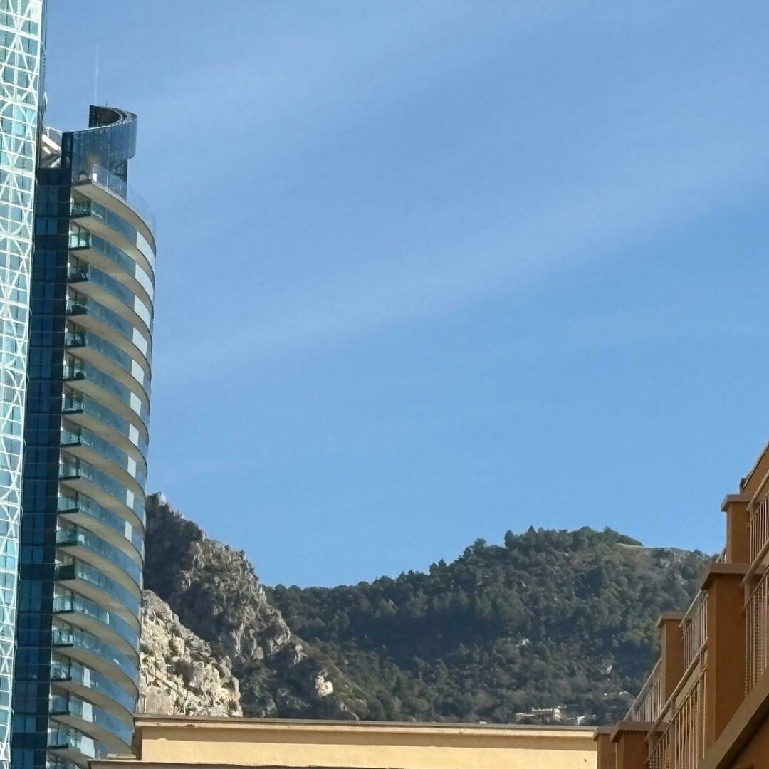 MONTE CARLO / 2 PIECE FREE OF LAW / MIXED USE