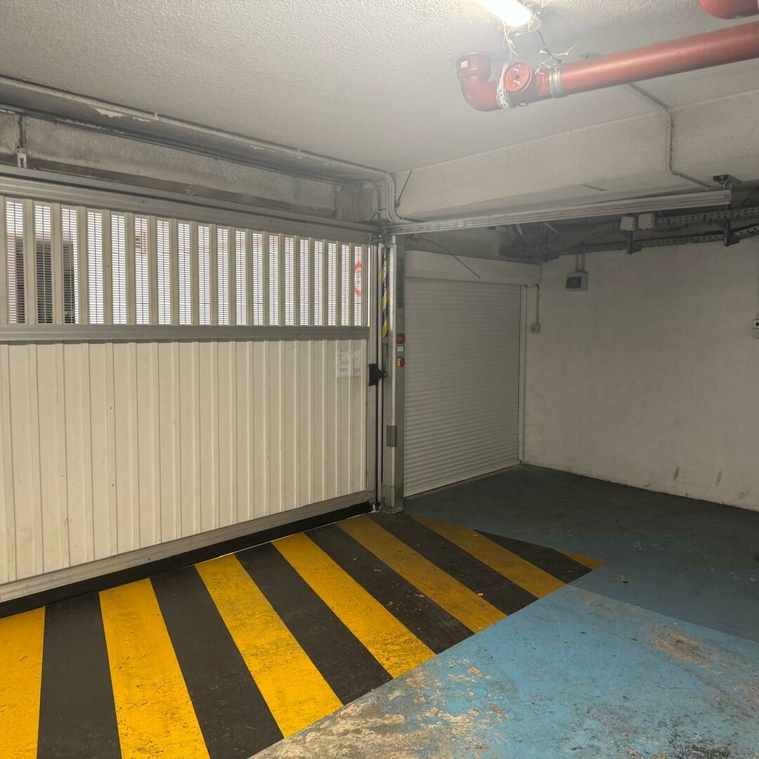 SOLE AGENT / BOULEVARD d'ITALIE / SMALL GARAGE