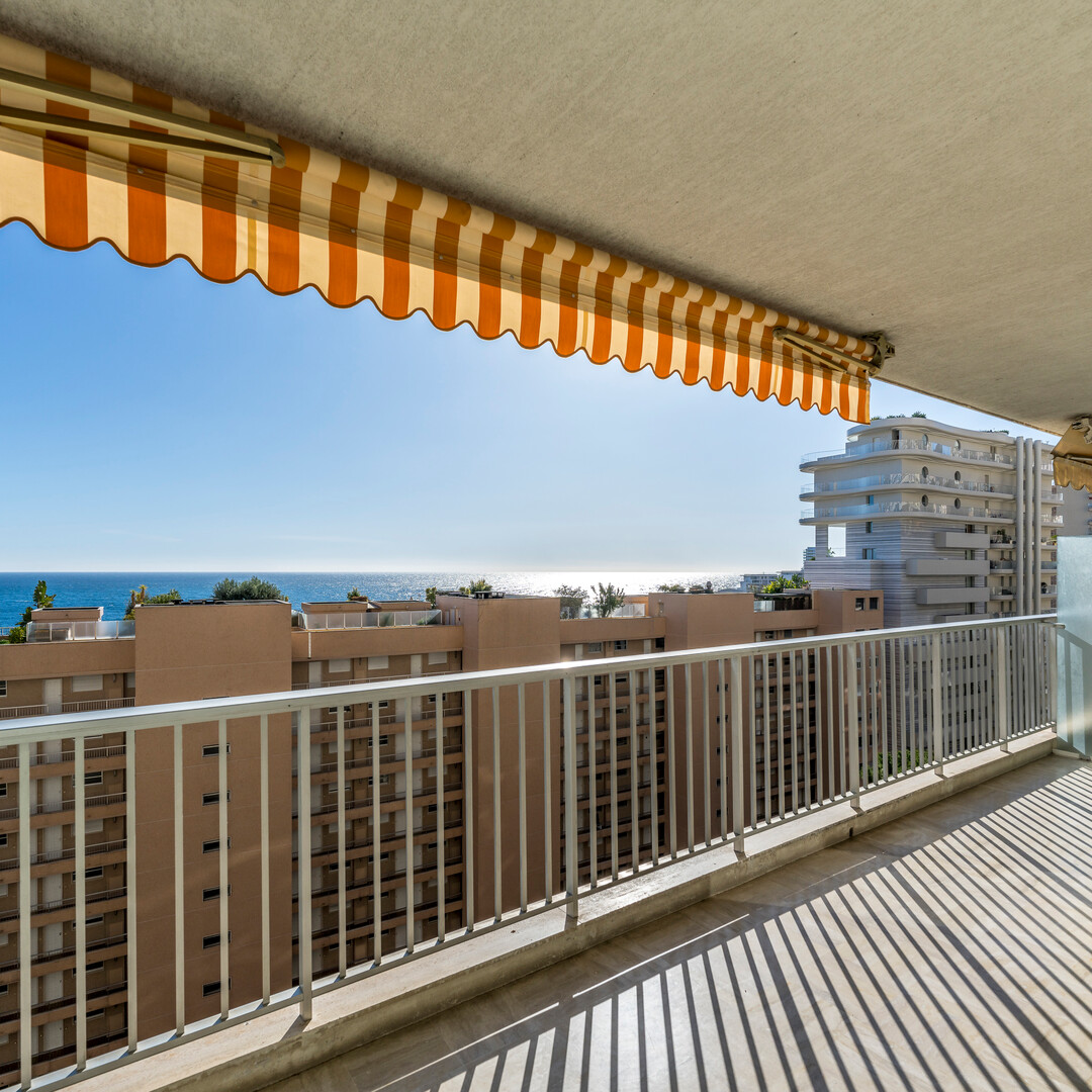 La Rousse - Le Château d'Azur - Bright 3 room apartment with sea view, great potential