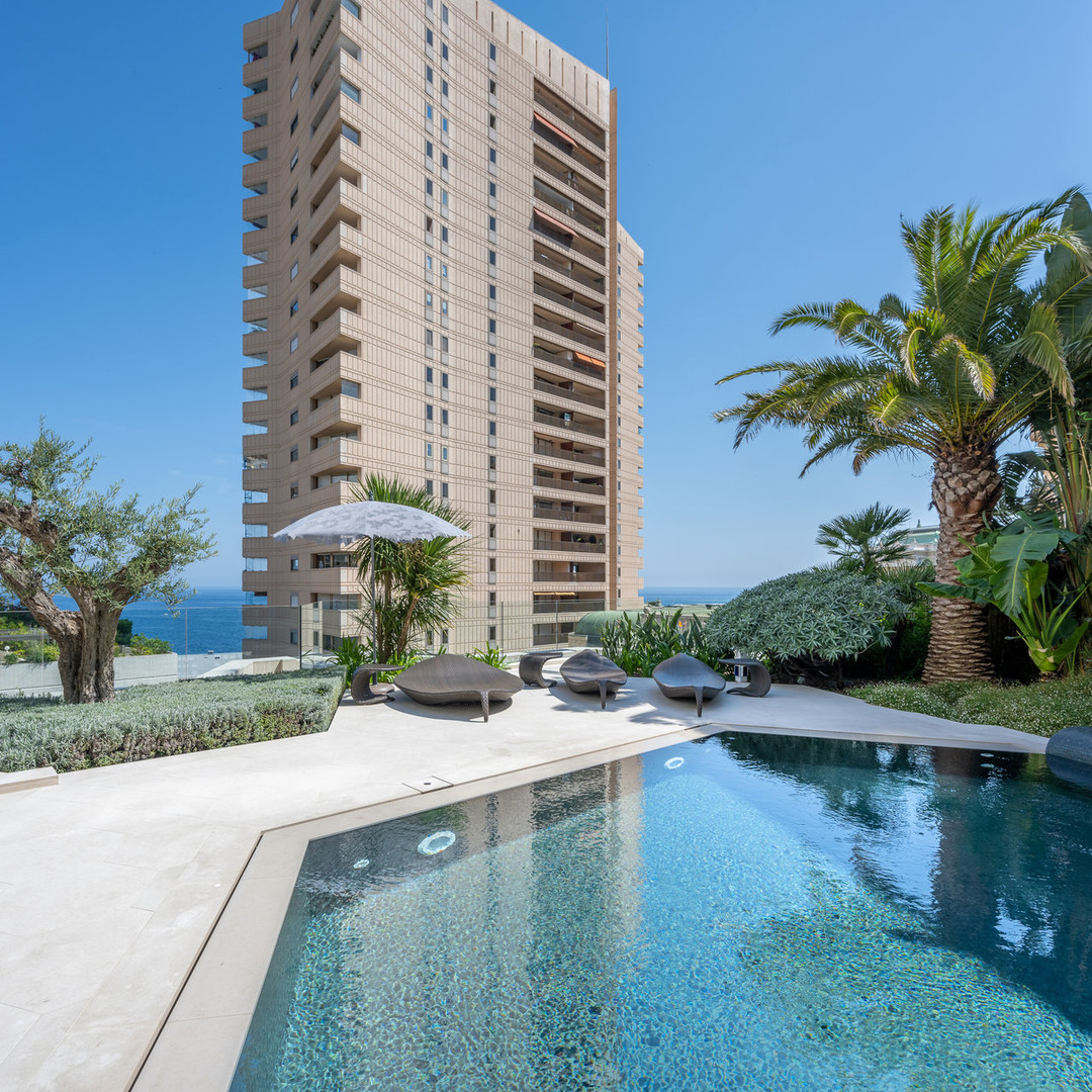 « Golden Square » –  5 rooms apartment with private garden and s