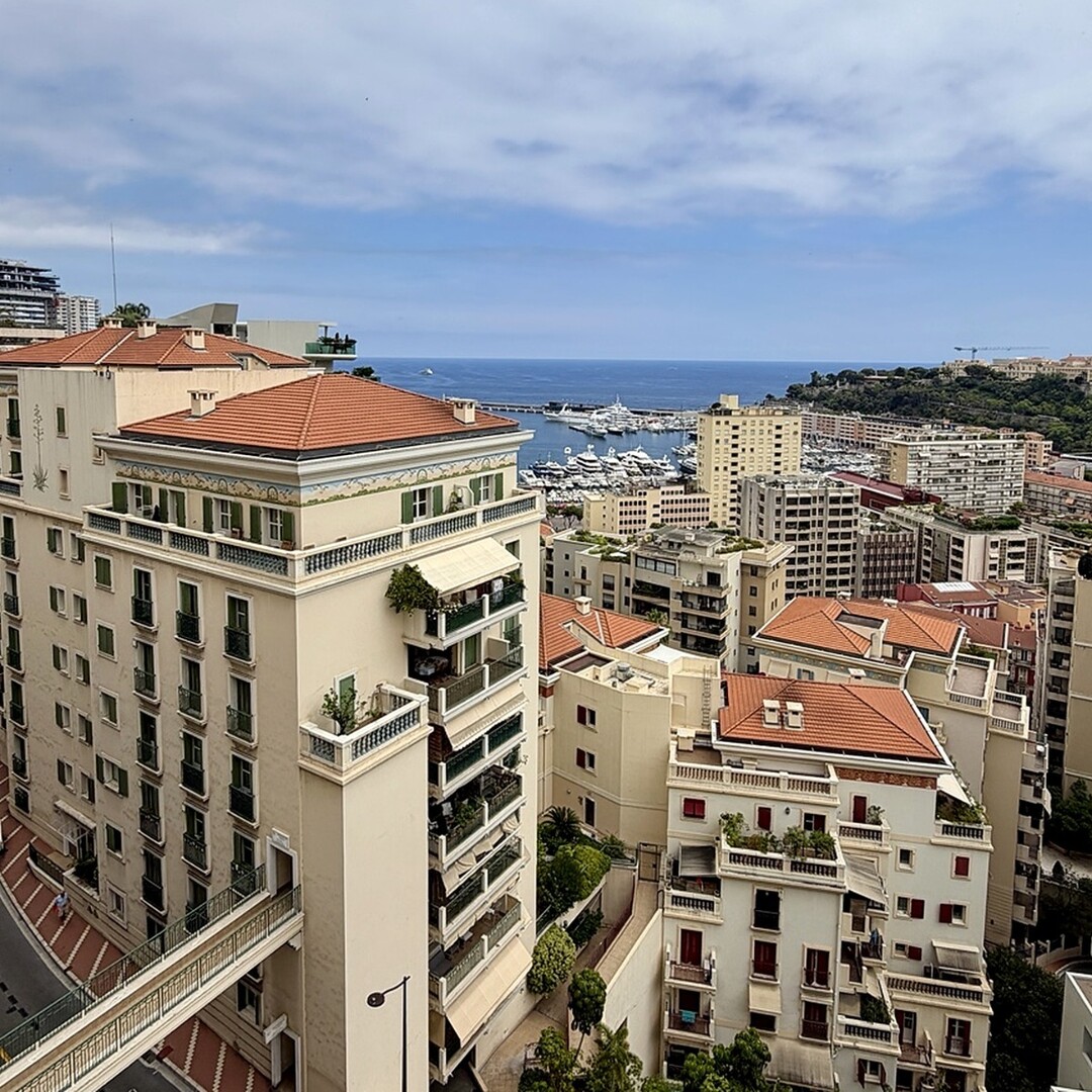 Exclusive - Beverly Palace – Family apartment to renovate