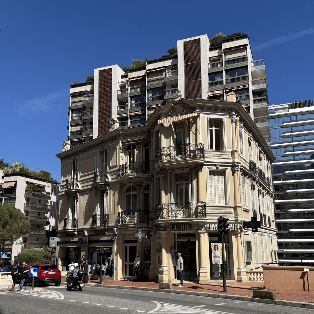 CARRE D’OR - 5 ROOMS IN A BOURGEOIS BUILDING
