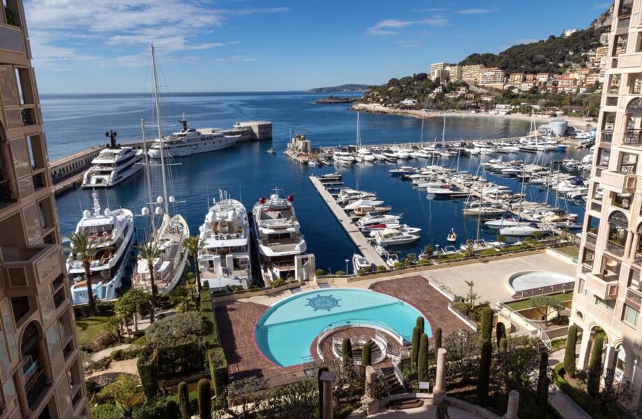 Five-Bedroom Apartment at the Seaside Plaza
