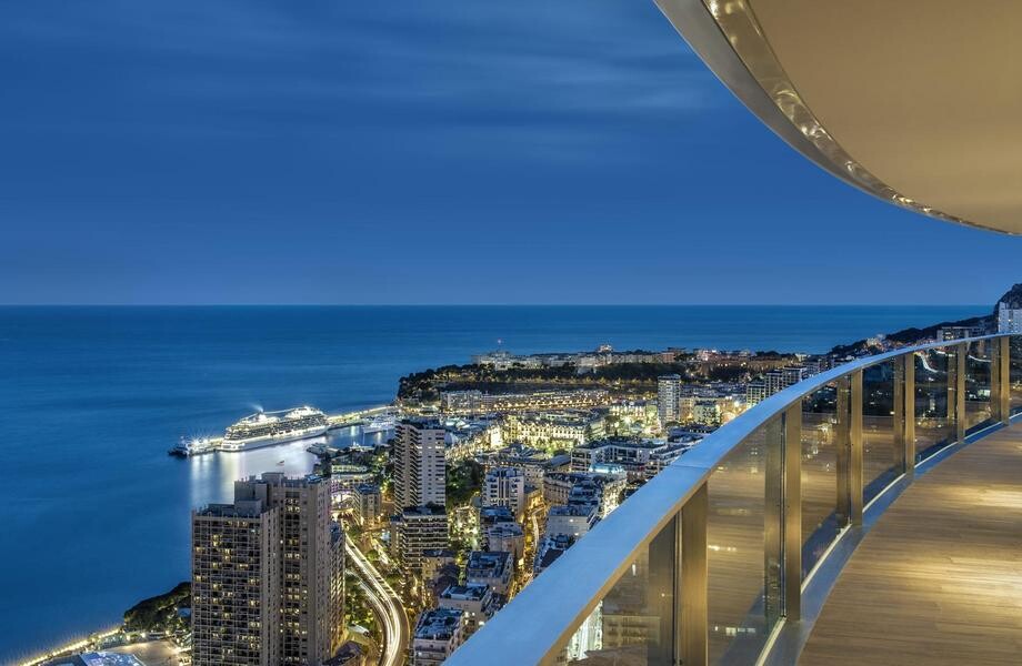 Full-floor Apartment in Tour Odeon