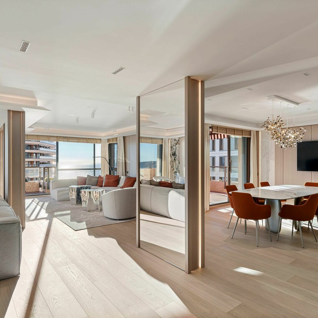 Sale renovated apartment 5/6 rooms Monaco St Roman