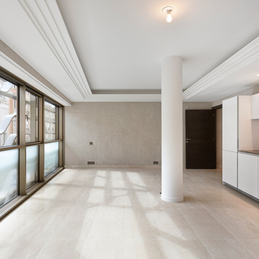 For Sale - Sole agent Front-facing studio