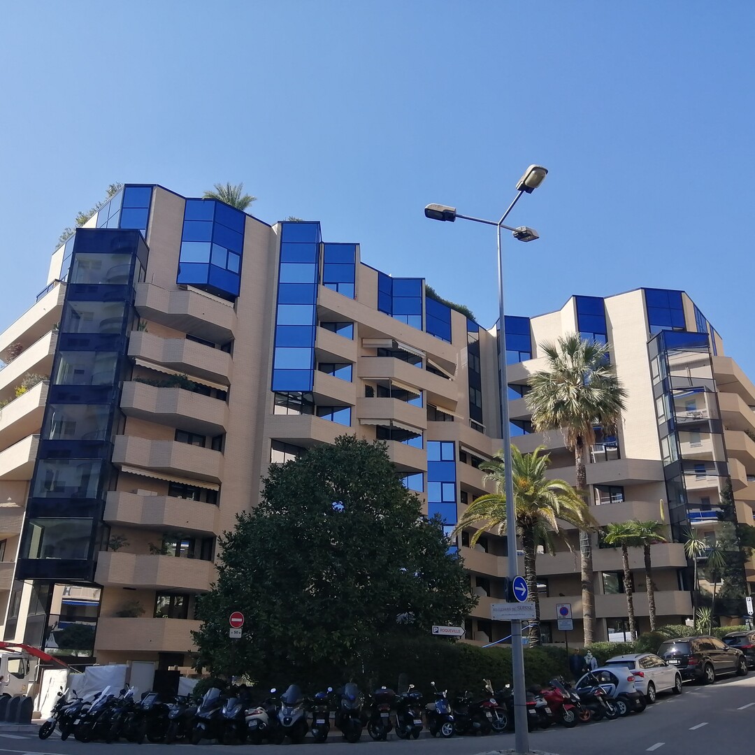 Large renovated studio in the Saint André