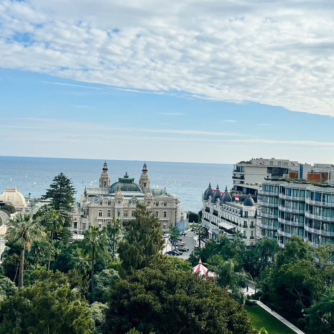 Unique location at the Carré d'Or
