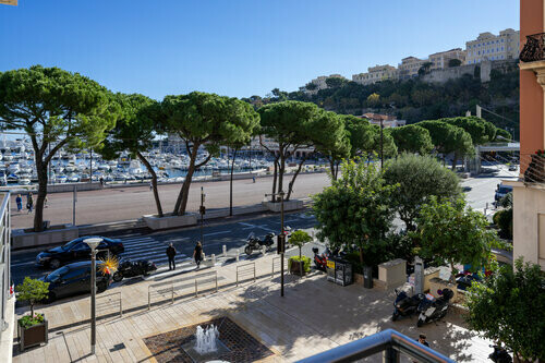 Nice renovated, mixed use 2 bedroom apartment