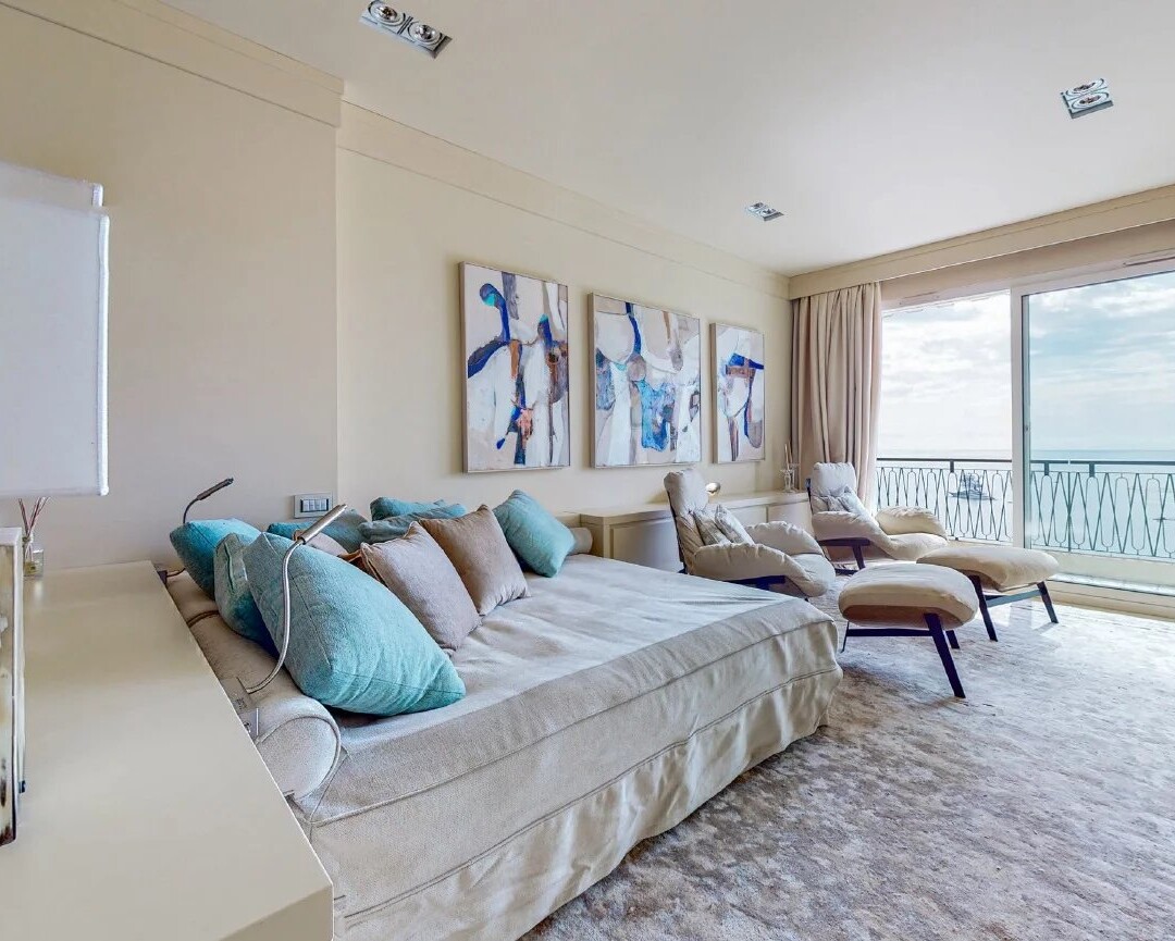 LE CONTINENTAL - 2 BEDROOM APARTMENT - FULLY RENOVATED