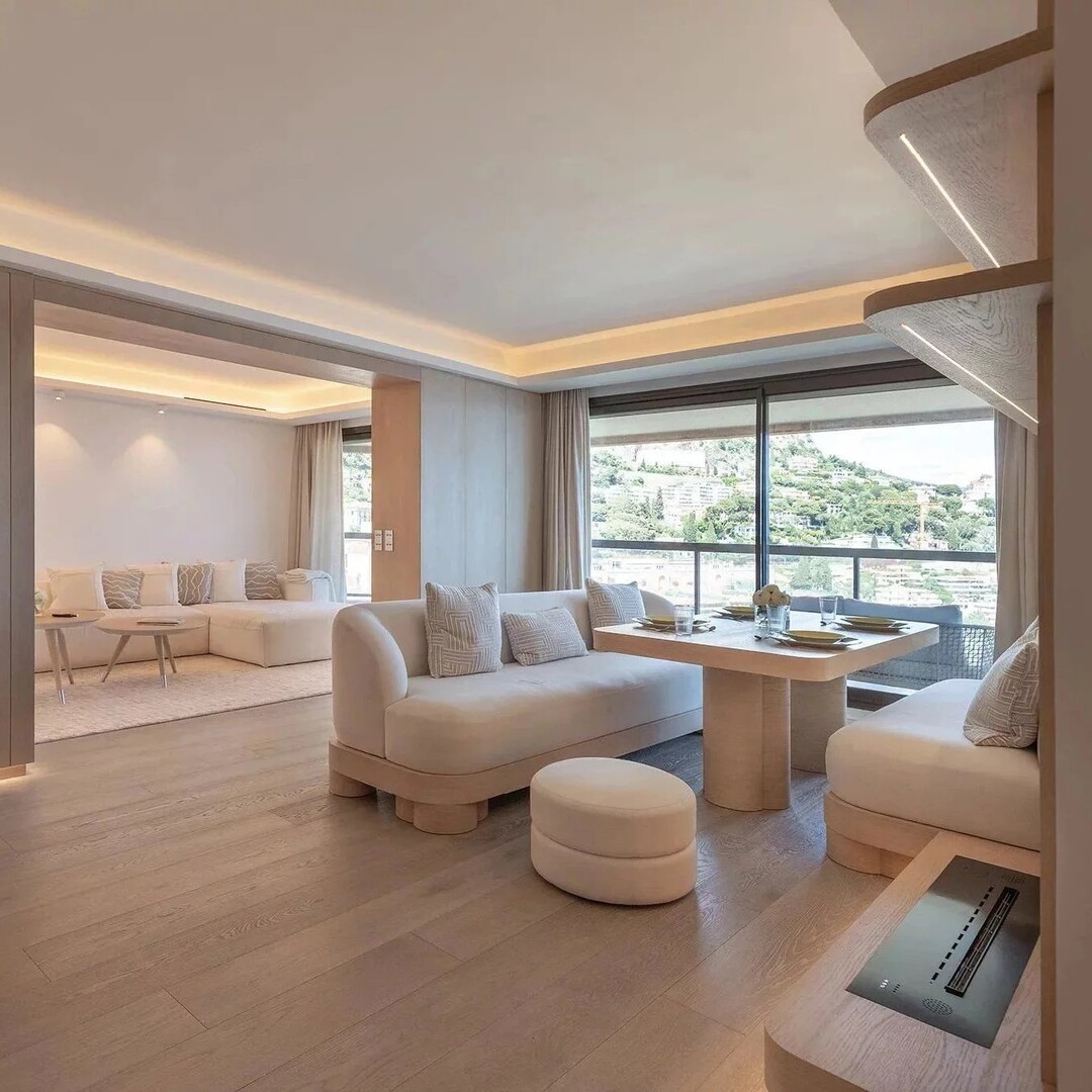 Sole Agent : Luxuriously furnished 2-bedroom apartment