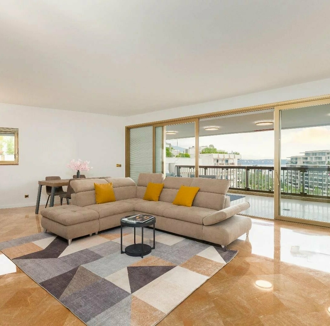 MIRABEAU - 2 BEDROOM APARTMENT - MAGNIFICENT SEA VIEW