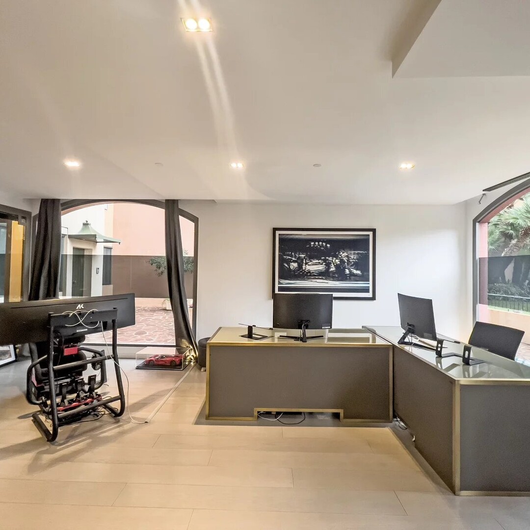 LE TITIEN - MAGNIFICENT RENOVATED OFFICE