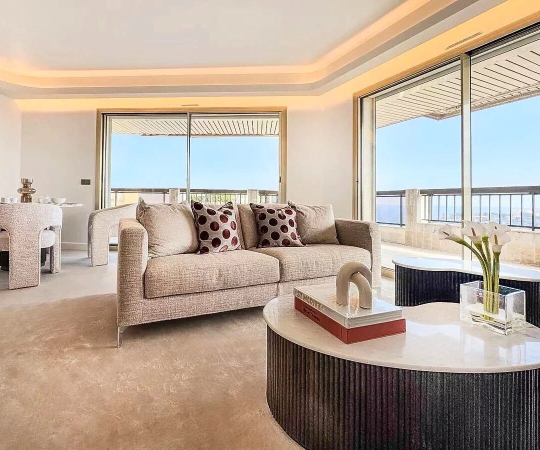 Beverly Palace – Luxurious 2-Bedroom Apartment – Panoramic view of the port and the Rock