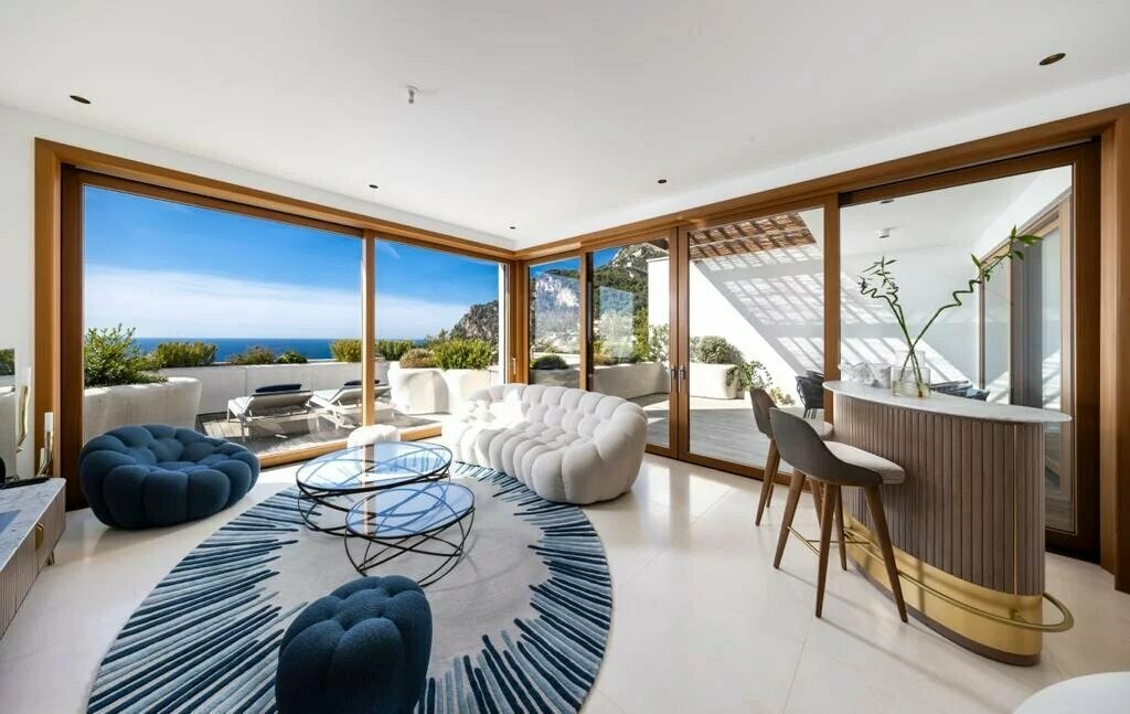 MAGNIFICENT 2/3 BEDROOM CORNER APARTMENT