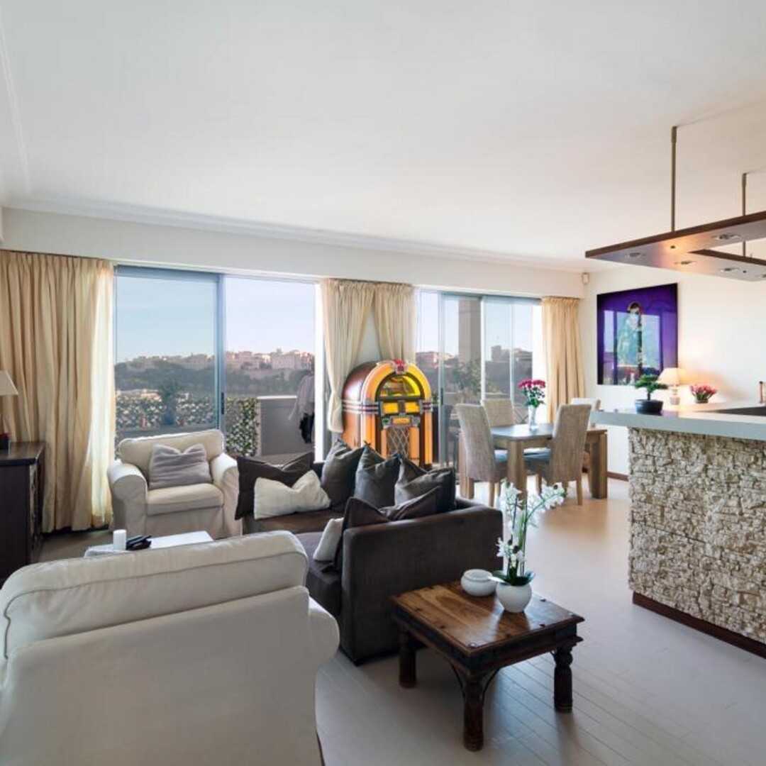 Central position | 2-bedroom apartment | Port and Rocher views