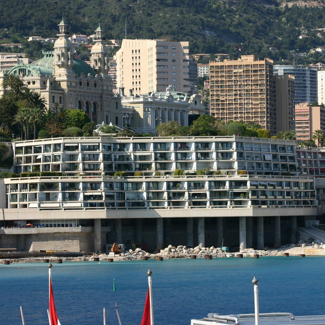 MONTE-CARLO | 2 BEDROOM APARTMENT TO BE RENOVATED