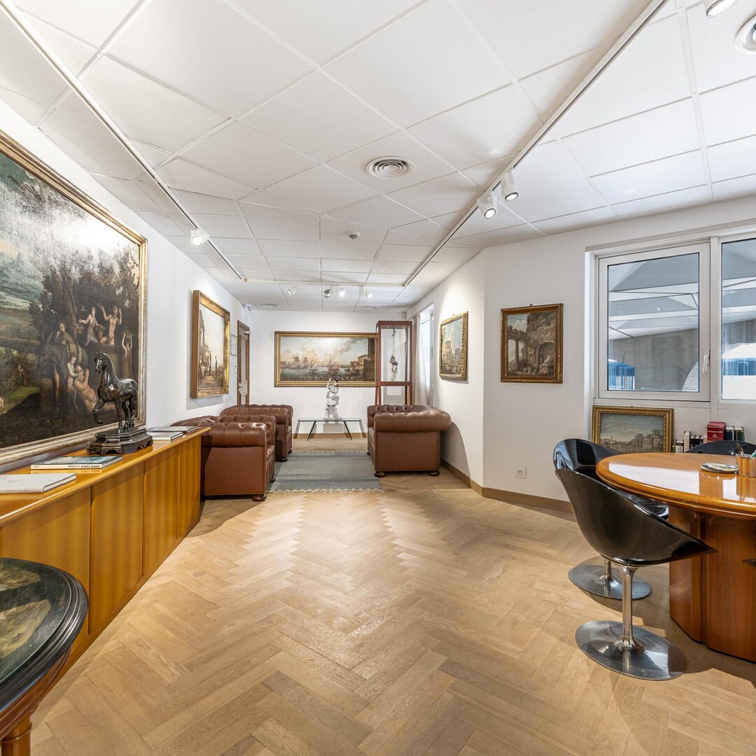 Prestigious 255 sqm Offices with Parking Spaces | Saint-Roman District
