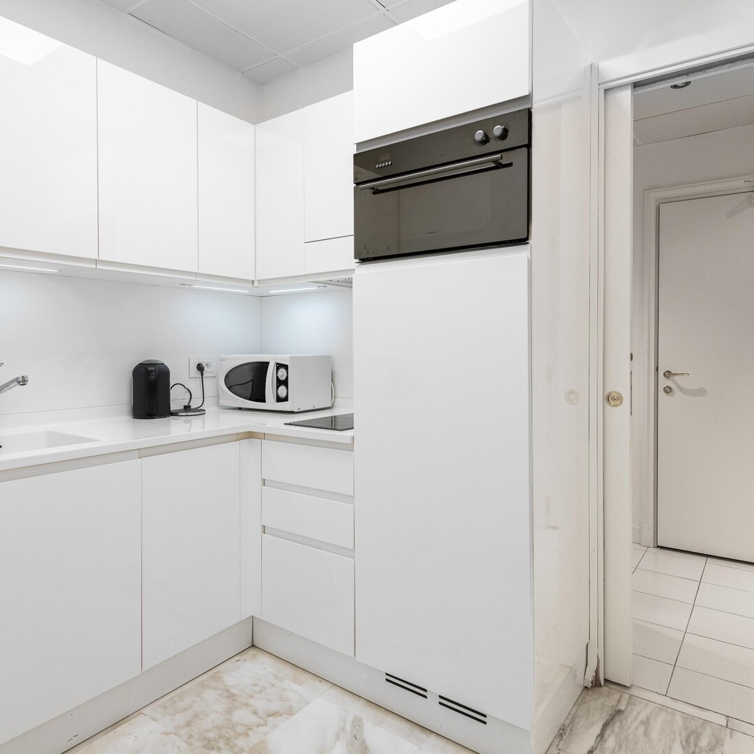Prestigious 255 sqm Offices with Parking Spaces | Saint-Roman District