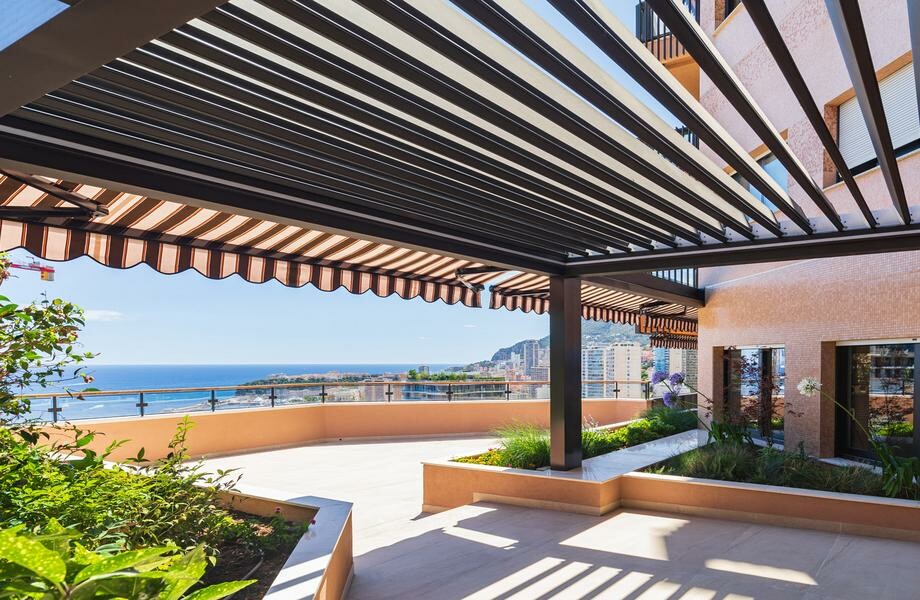 Luxurious apartment with panoramic seaview