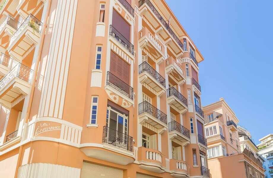6 roomed apartment in a bourgeois building
