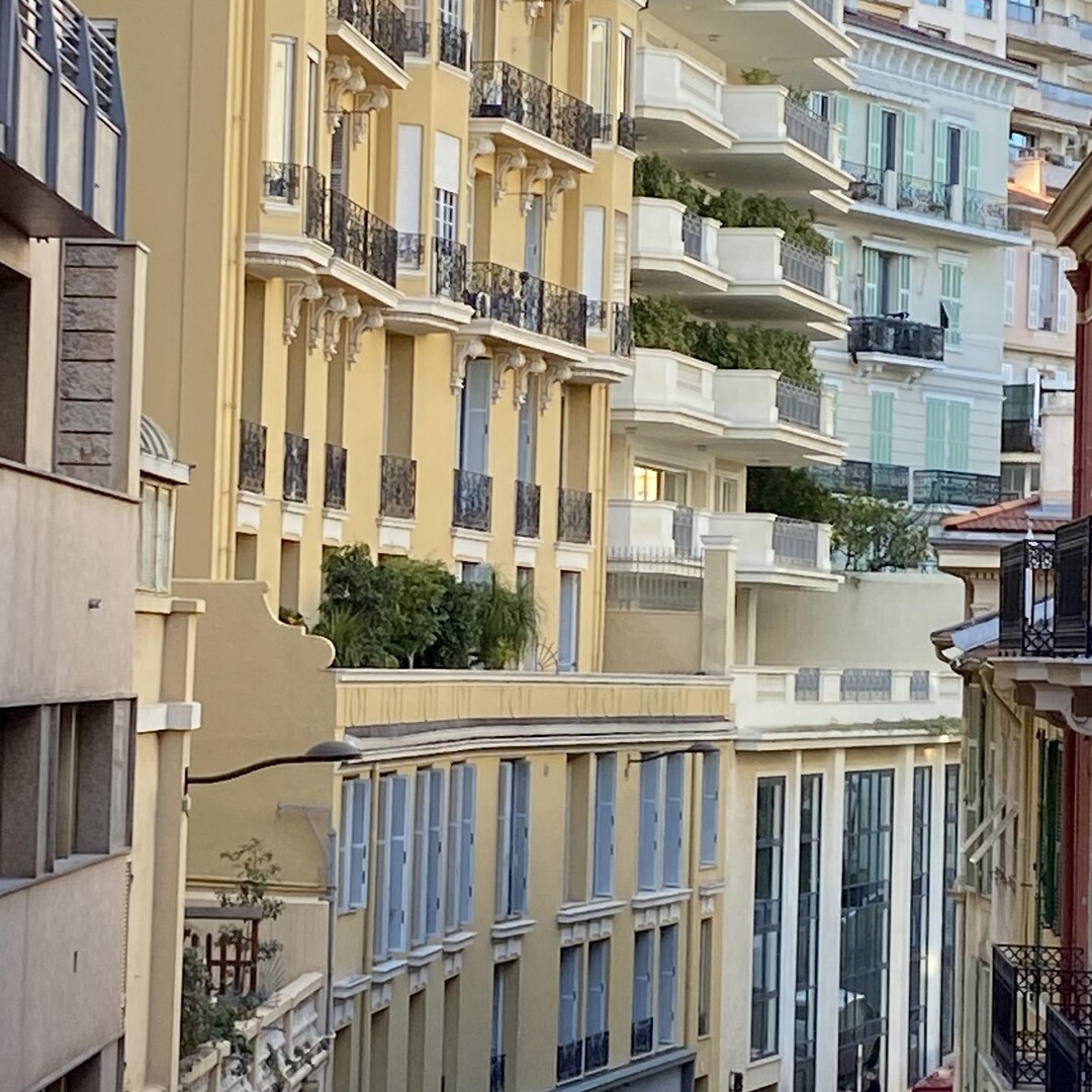 Charming bourgeois apartment | 2-bedroom layout with easy conversion to 3 bedrooms