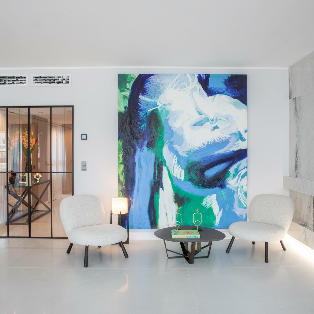 Gorgeous renovated 3-bedroom apartment | Garden-terrace