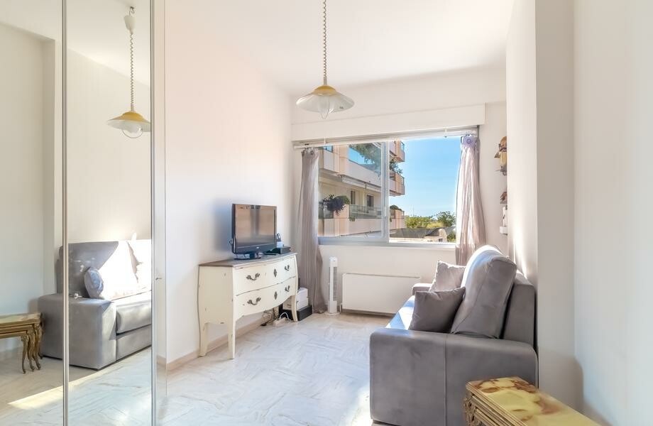SOLE AGENT AIRY STUDIO APARTMENT IN CHATEAU PERIGORD II