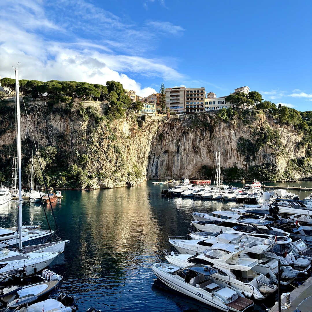 FONTVIEILLE VILLAGE ‟MANTEGNA‟ - MAGNIFICENT VIEW OF THE PORT AND ROCK
