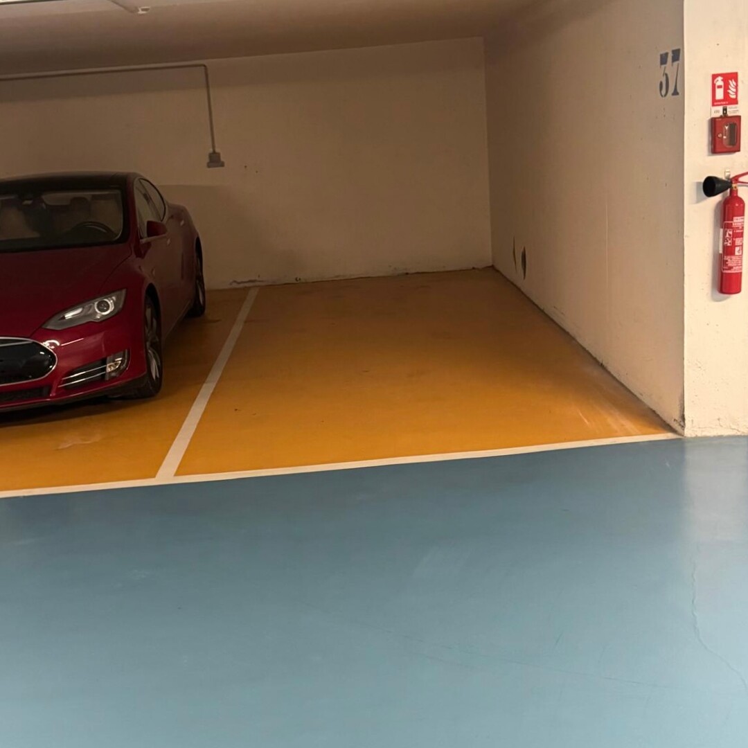 ''LES FLORALIES'' PARKING