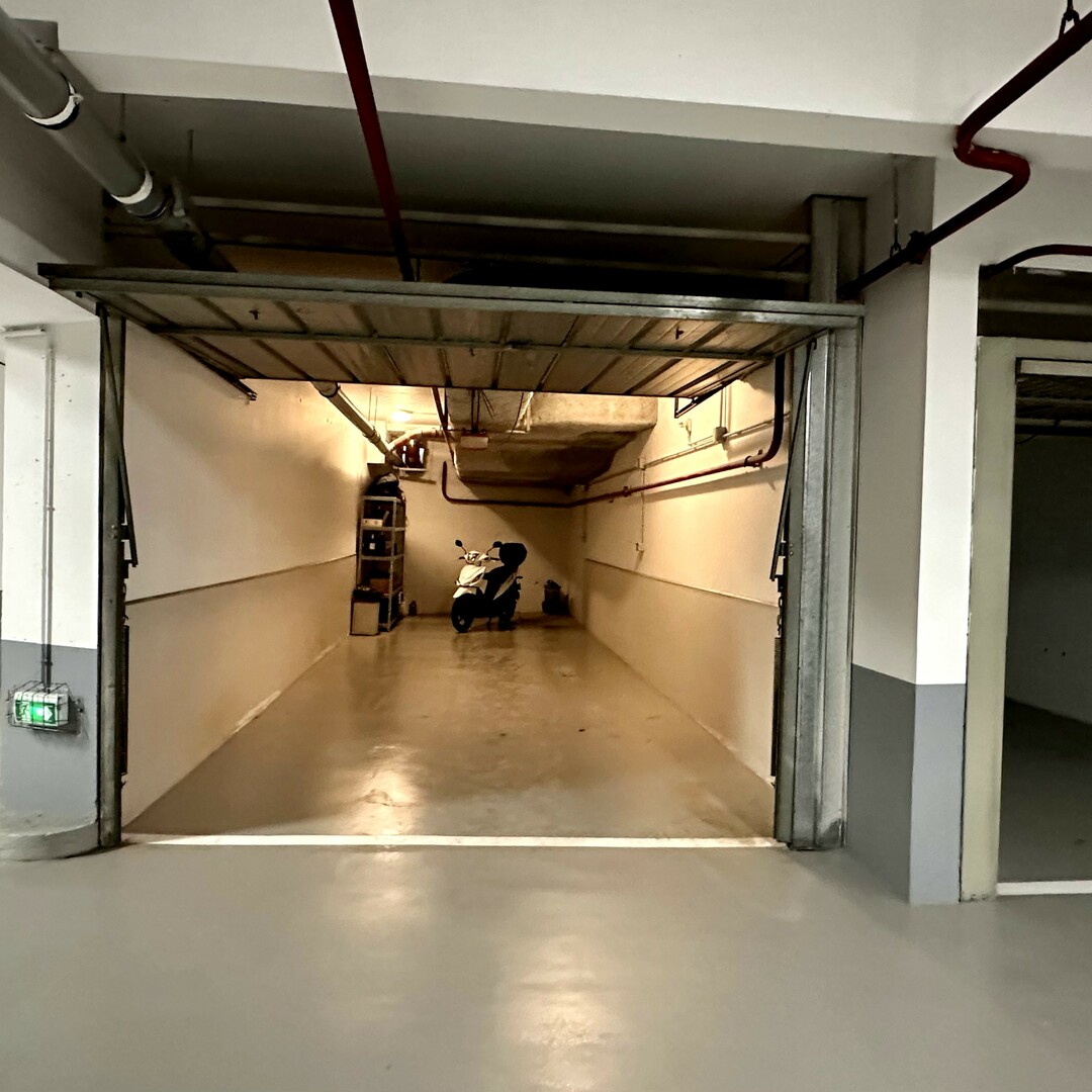 MONACO LARVOTTO CLOSED BIG PARKING BOX 3.25m x 10.50m