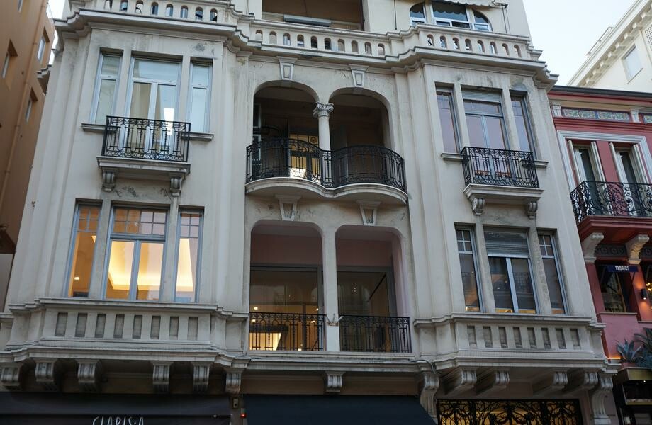 UNDER OFFER EXCEPTIONAL APARTMENT IN A BELLE EPOQUE BUILDING