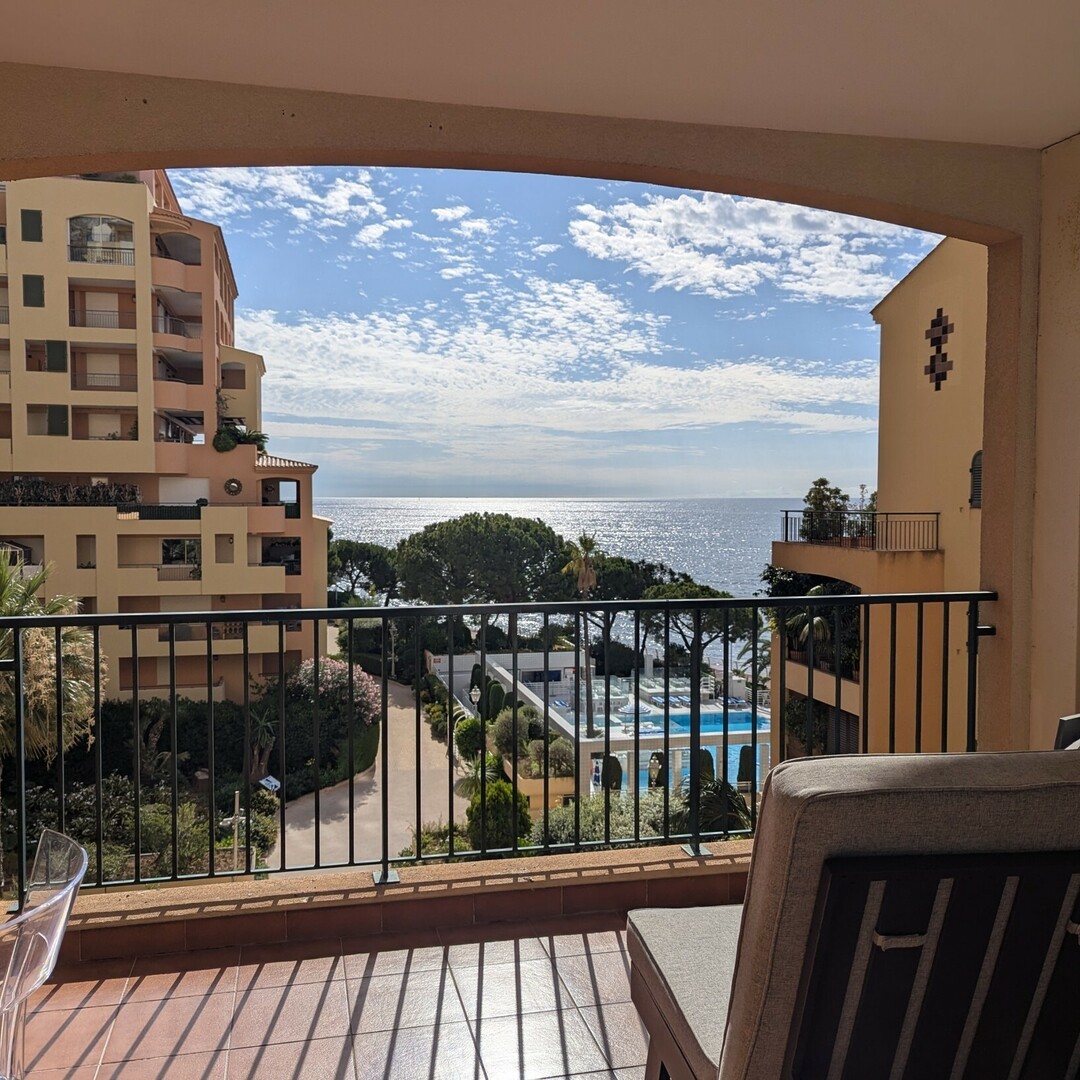 Very nice 1 bedroom apartment with sea view