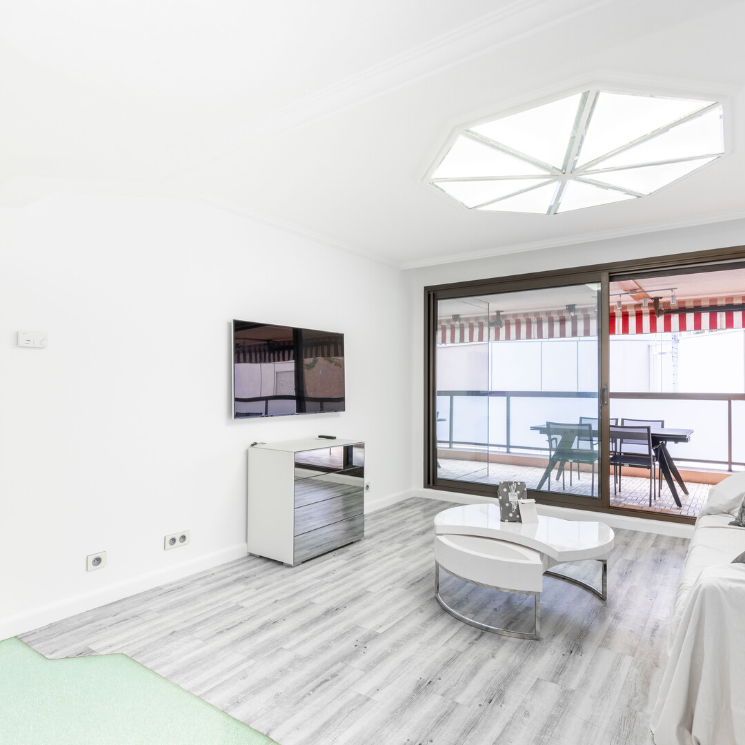 SPACIOUS 2-ROOM APARTMENT