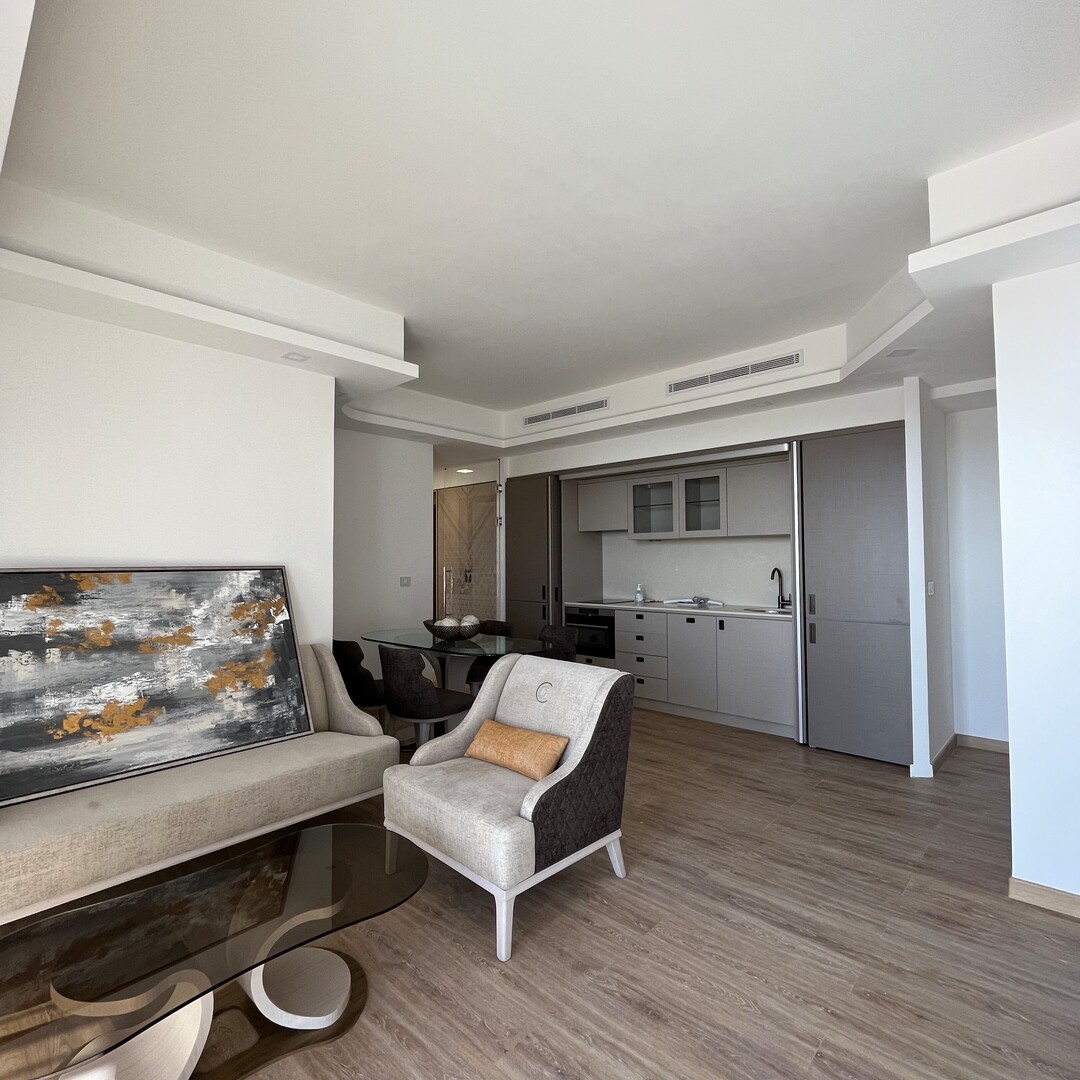 VERY NICE APARTMENT COMPLETELY RENOVATED