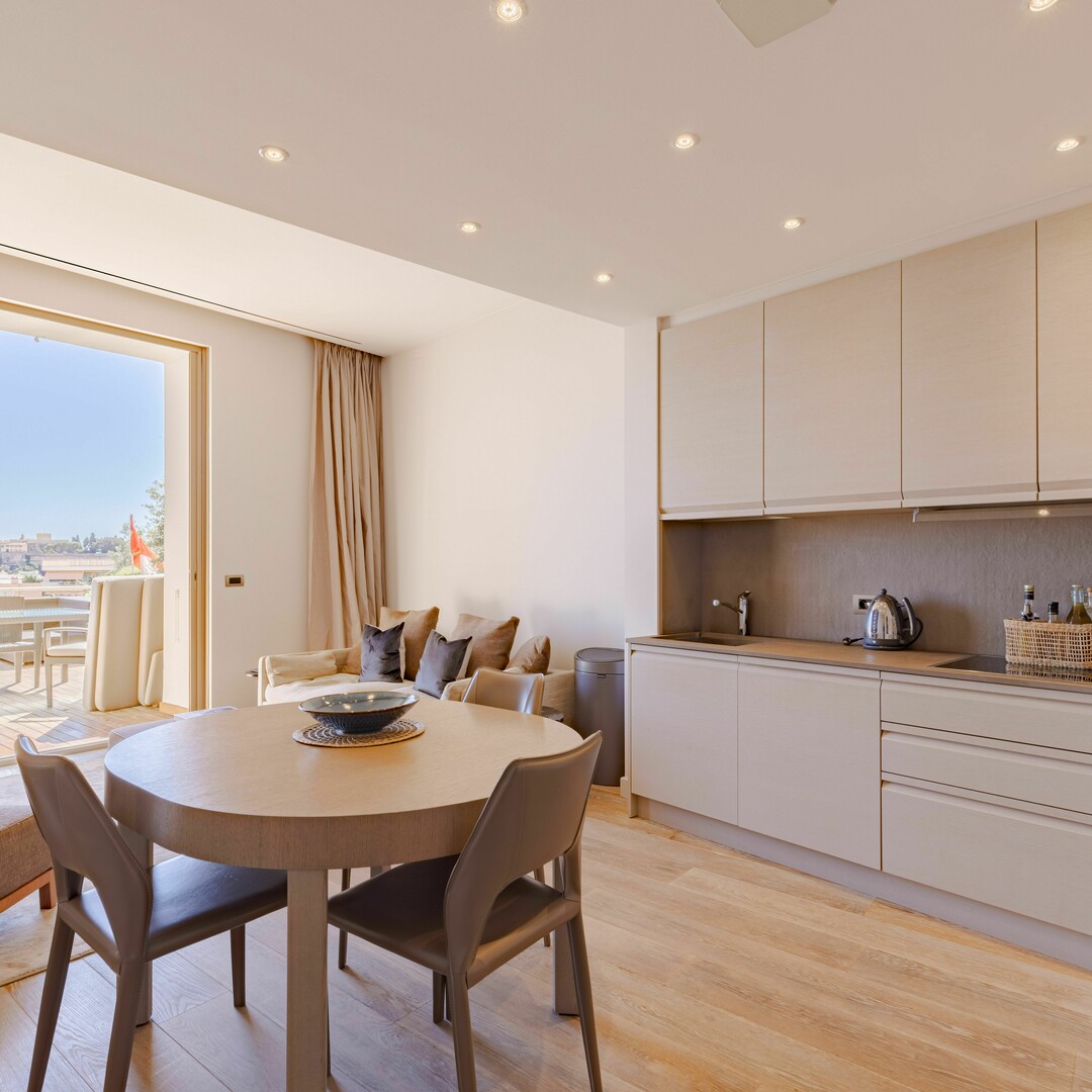 SPACIOUS ONE BEDROOM APARTMENT WITH TERRACE AND SEA VIEW